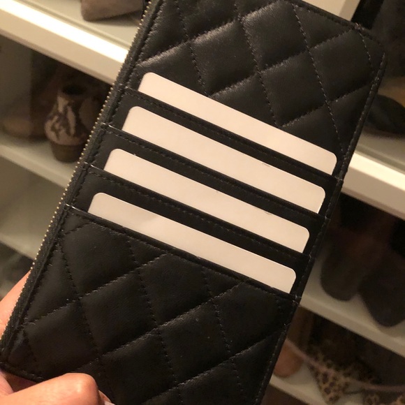 Authentic Lambskin Chanel flat wallet LGHW - Picture 2 of 7